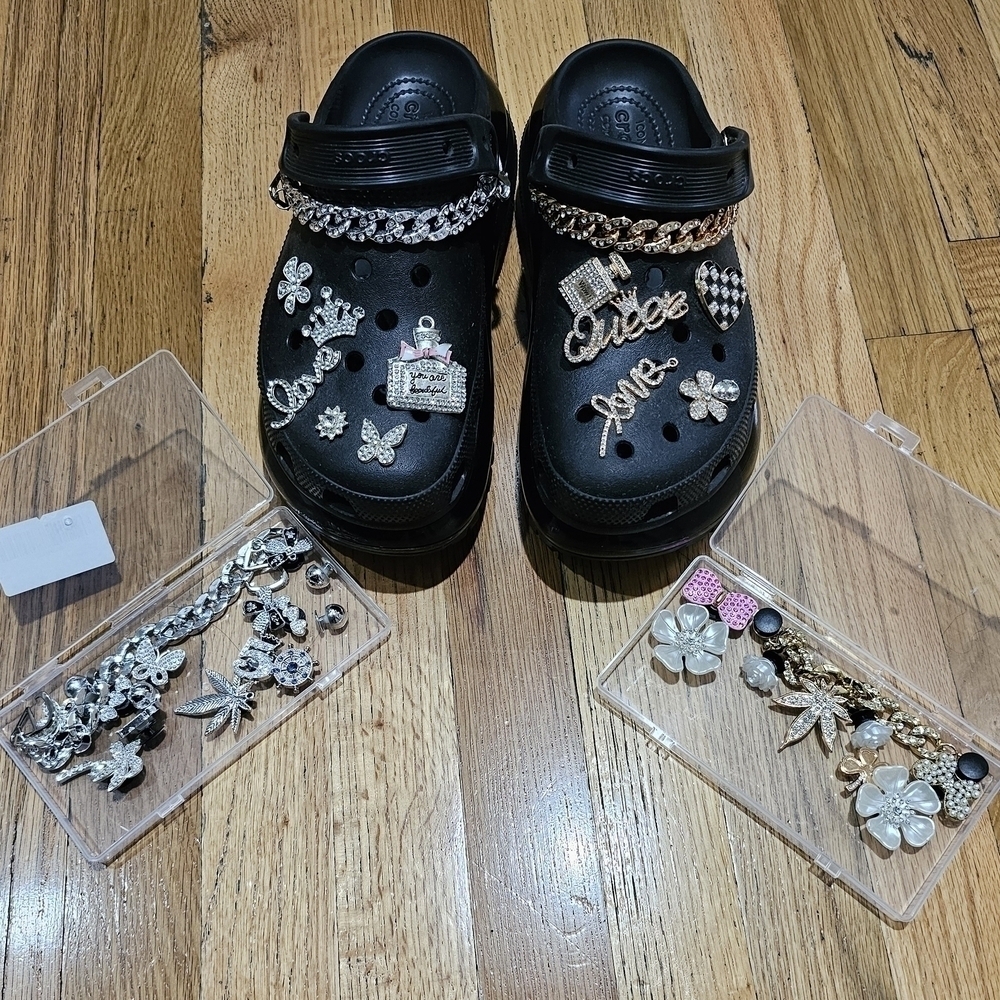 Crocs Unisex Adult Mega Crush Clogs PLUS EXTRA JIBBITS
